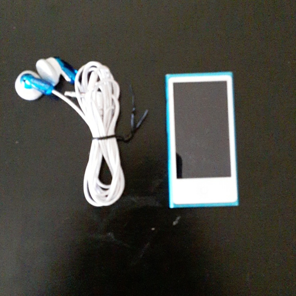 Ipod and earbuds